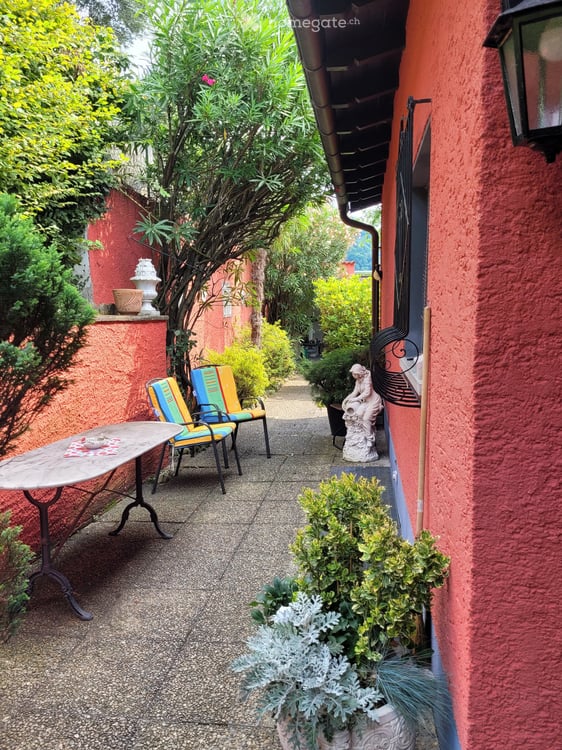 Schöne 8 Zi. Zweifamilienvilla mit herrlicher Seesicht und schöner Gartenanlage 3