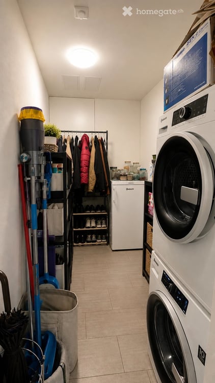 Exklusive lichtdurchflutete 4.5 Zimmer-Wohnung im Grünen und schnelle Verbindung nach Zürich 18