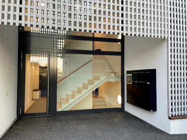 Exklusive lichtdurchflutete 4.5 Zimmer-Wohnung im Grünen und schnelle Verbindung nach Zürich 27
