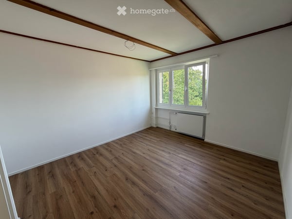 Gemütliche 3.5-Zimmer Dachwohnung mit 2 Balkonen & Reduit in 5033 Buchs AG 2