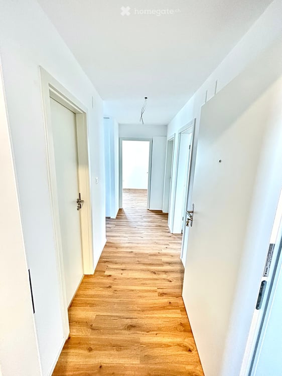 Gemütliche 3.5-Zimmer Dachwohnung mit 2 Balkonen & Reduit in 5033 Buchs AG 3