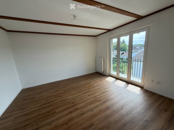 Gemütliche 3.5-Zimmer Dachwohnung mit 2 Balkonen & Reduit in 5033 Buchs AG