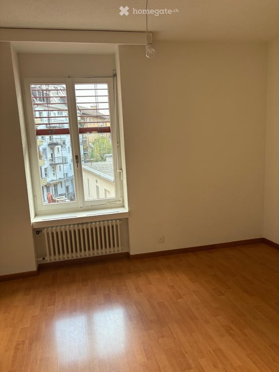 Helle 3.5-Zimmer-Wohnung mit Balkon an der Bertastrasse, Zürich 12