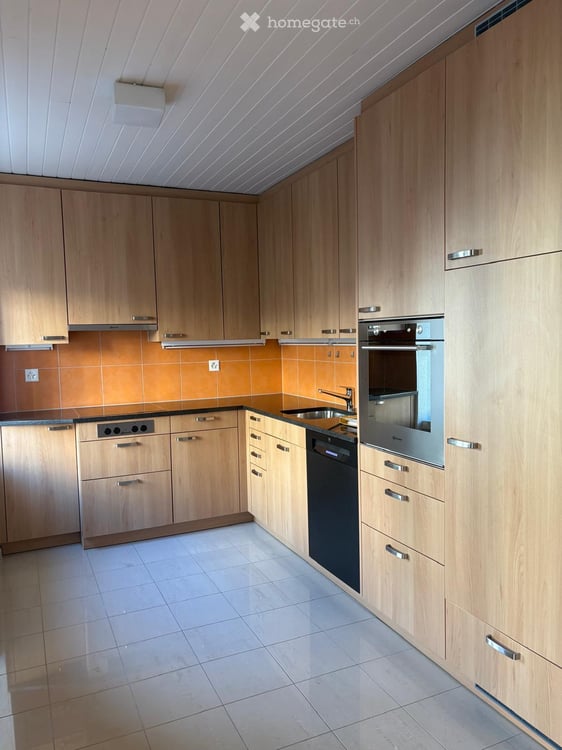 Helle 3.5-Zimmer-Wohnung mit Balkon an der Bertastrasse, Zürich 10