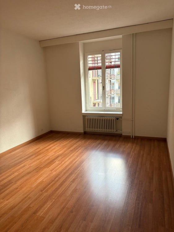 Helle 3.5-Zimmer-Wohnung mit Balkon an der Bertastrasse, Zürich 2