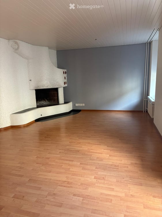 Helle 3.5-Zimmer-Wohnung mit Balkon an der Bertastrasse, Zürich 11