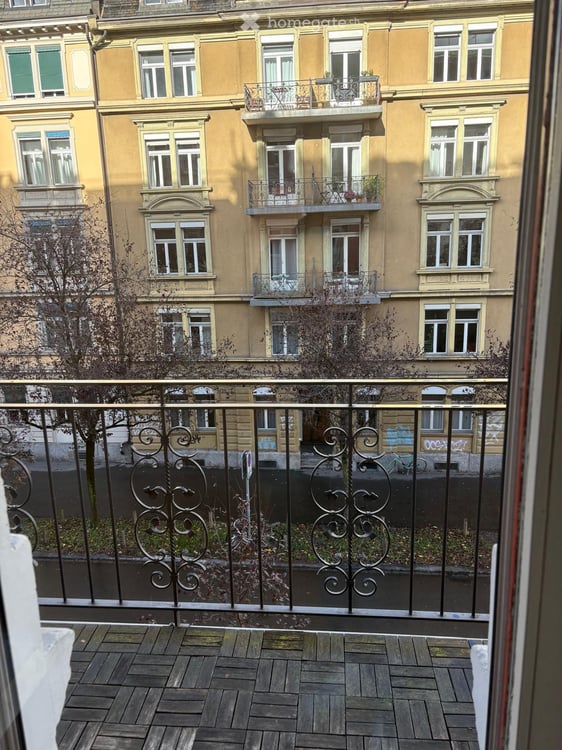 Helle 3.5-Zimmer-Wohnung mit Balkon an der Bertastrasse, Zürich 4