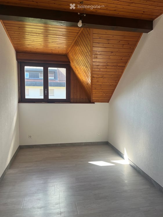 Spacieux et lumineux appartement en attique de 4.5 pièces à Gland 8