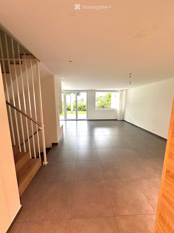 Wunderschönes 5.5-Zimmer-Familienhaus | ca. 240 m² | Garten | 10 Min. von Zug 1