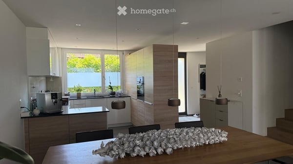 Wunderschönes 5.5-Zimmer-Familienhaus | ca. 240 m² | Garten | 10 Min. von Zug 4