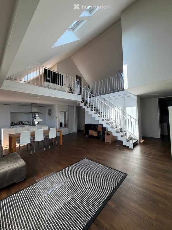 Schöne und grosszügige 5.5-Zimmer-Maisonettewohnung in Opfikon 1