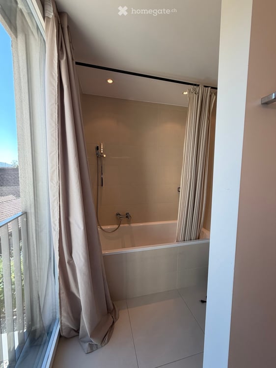 Schöne und grosszügige 5.5-Zimmer-Maisonettewohnung in Opfikon 10