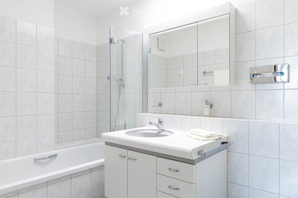 Bright 3.5-Room Furnished Apartment with Lake Views in Horgen – Seestrasse 124A 23