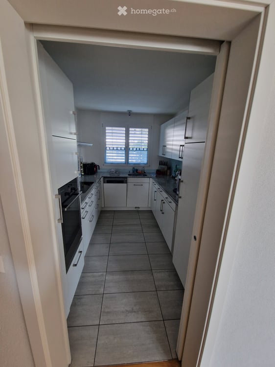 Helle 2.5-Zimmer-Wohnung mit Balkon und Bergsicht in Hausen am Albis 4