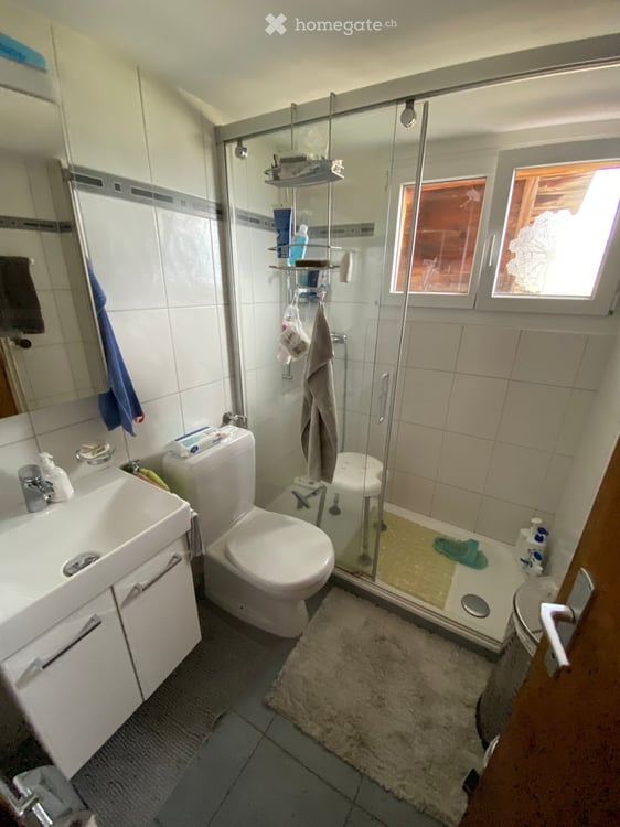4 Zimmerwohnung in altem Walliser Haus mit viel Umschwung zu vermieten 4