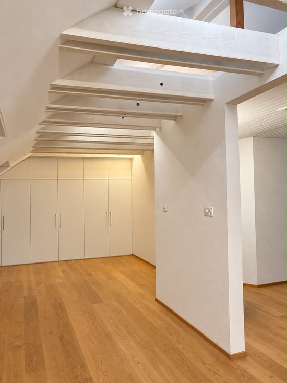 Stilvoll renovierte 2.5-Zimmer-Dachwohnung 5