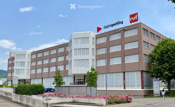 Zwei helle Büroräume zur Untermiete an zentraler und verkehrsgünstiger Lage in Schlieren