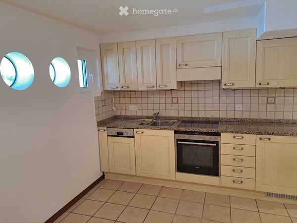 Ampio appartamento 2.5 locali con terrazzino e vista 2