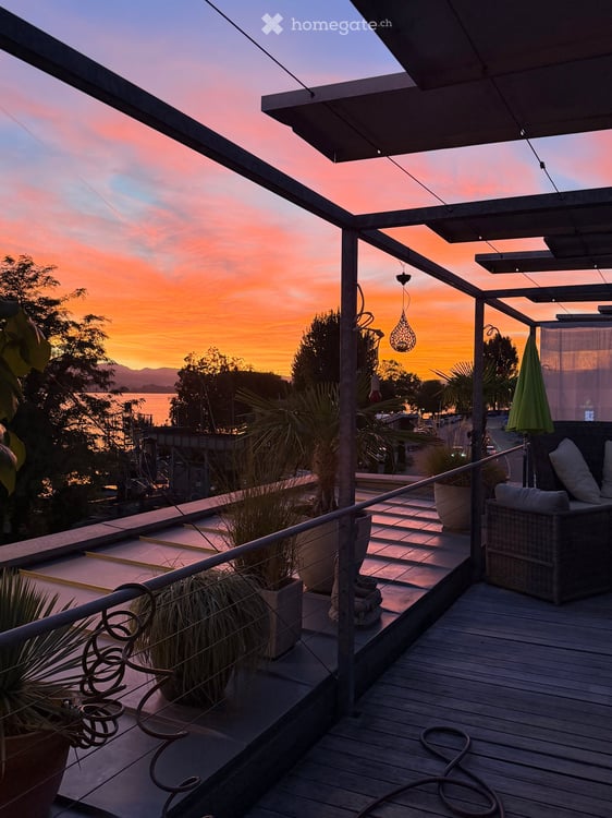 Charmante 3.5-Zimmer-Dachwohnung mit traumhafter Terrasse in Stäfa