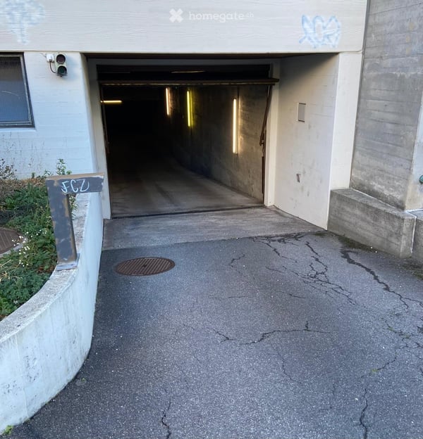 Tiefgaragenplatz in Zürich-Höngg (8049) – zentrale Lage beim Meierhofplatz 1