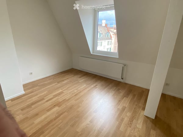 Charming 1.5-Room Apartment with Terrace in Zürich-Altstetten 3