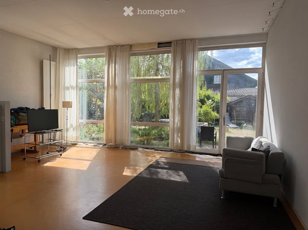Lichtdurchflutete Räume, raumhohe Fenster und eine beeindruckende Raumhöhe von 3,20 m 2