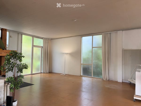 Lichtdurchflutete Räume, raumhohe Fenster und eine beeindruckende Raumhöhe von 3,20 m 5