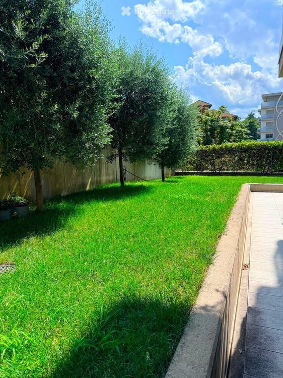 3.5 locali con 115 m² di giardino / 3.5-room apartment with 115 m² private garden 5