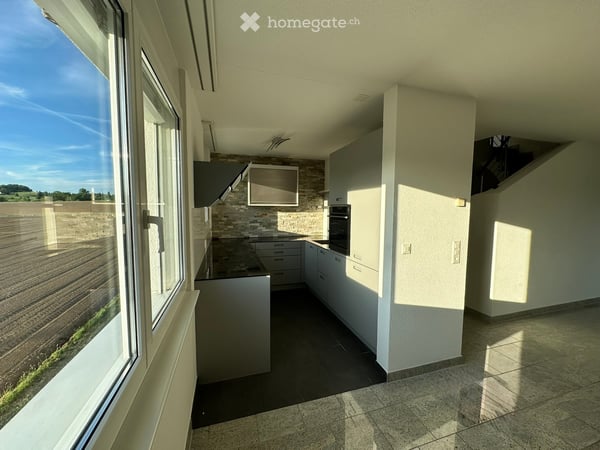 Grosszügige Maisonettewohnung mit Weitsicht in Hettlingen 2