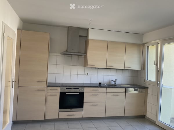 3.5-Zimmer-Wohnung mit 2 Balkon an ruhiger Lage in Basel 2
