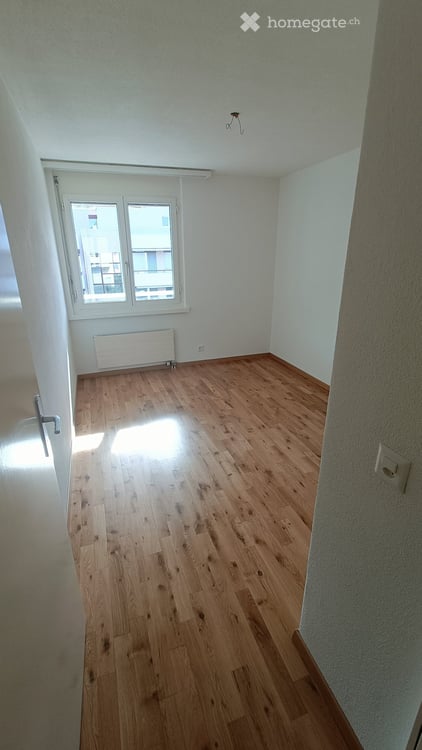 Renovierte 4.5-Zimmer-Dachwohnung mit Balkon in Hombrechtikon 5