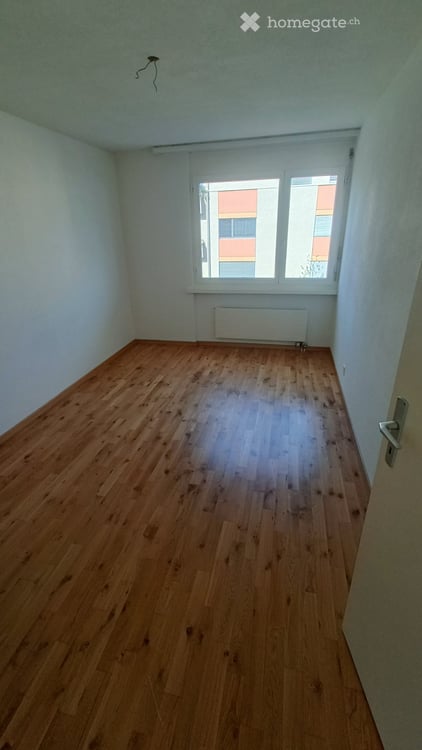 Renovierte 4.5-Zimmer-Dachwohnung mit Balkon in Hombrechtikon 6