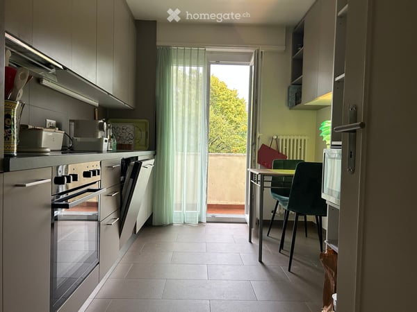 Spacieux appartement de 6 pièces avec balcon à Pully 3330.- charges comprises 9