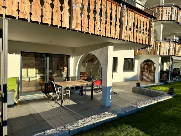 Moderne 3.5-Zimmer 1. Wohnung mit Bergpanorama in Klosters 2