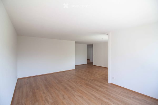Ruhig gelegene neu renovierte 4.5-Zimmer-Wohnung mit Balkon 5