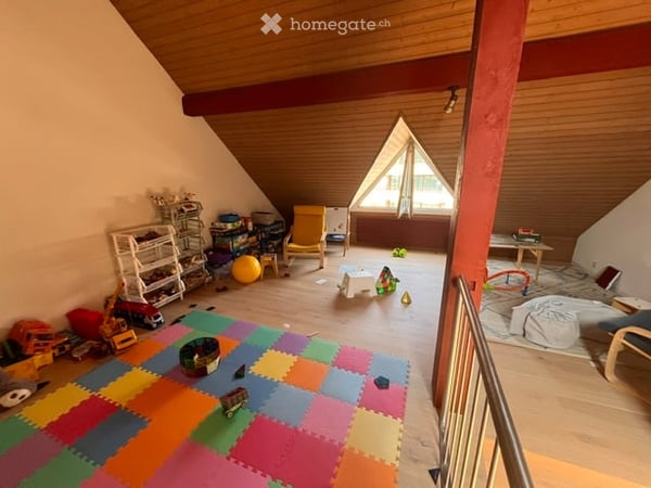 Charming 6.5 Room Row House with Beautiful Views in Meilen 9