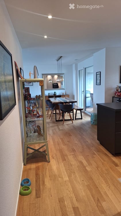Bright 3.5-Room Apartment with Balcony and Terrace in Zürich Oerlikon 2