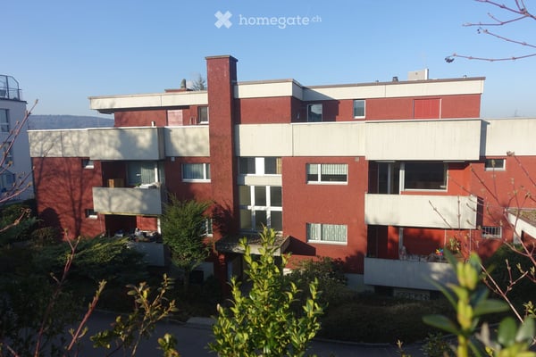 Grosszügige Attikawohnung mit Rundum-Terrasse und Weitblick