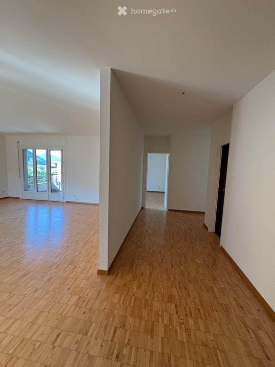 Affittasi luminoso appartamento di 4.5 locali al terzo piano, con una superficie di 110.72 m2