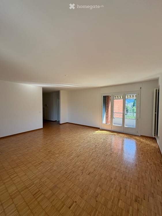 Affittasi luminoso appartamento di 3.5 locali al terzo piano, con una superficie di 110.72 m2 3