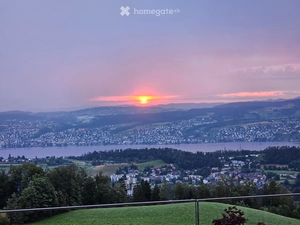 Exklusive 5.5-Zimmer Maisonette-Wohnung mit atemberaubendem Zürichsee- und Bergblick 2
