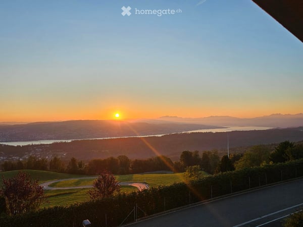 Exklusive 5.5-Zimmer Maisonette-Wohnung mit atemberaubendem Zürichsee- und Bergblick