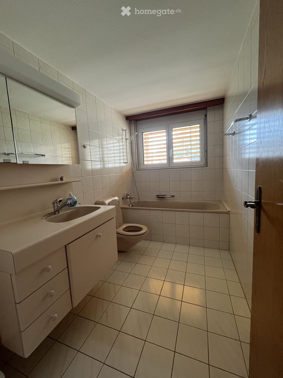 4.5-Zimmer Wohnung in Bahnhofsnähe mit Parkplatz in Einstellhalle 5