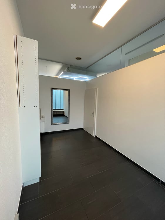 Raum & Coiffeur-Stuhl zu vermieten für selbständige – Top-Lage Zürich Stauffacher 2