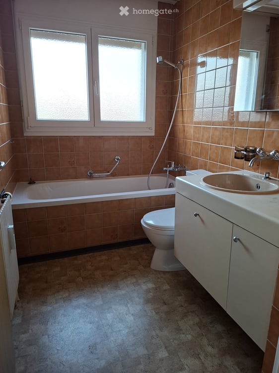 Sonnige 3.5-Zimmer-Wohnung mit Balkon und herrlicher Aussicht in Busswil BE 5