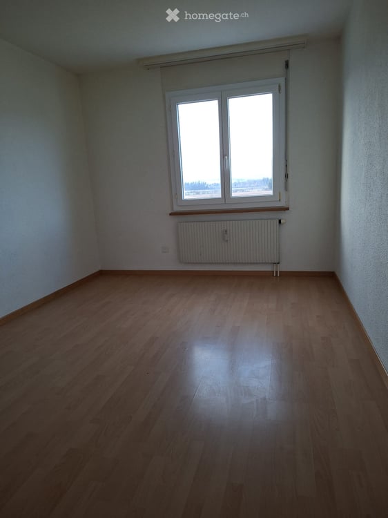 Sonnige 3.5-Zimmer-Wohnung mit Balkon und herrlicher Aussicht in Busswil BE 3
