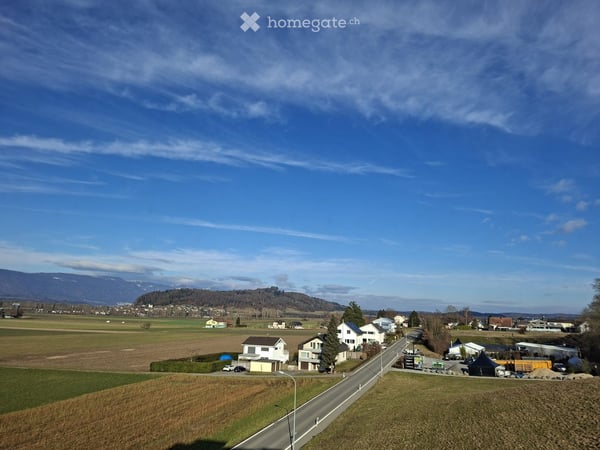 Sonnige 3.5-Zimmer-Wohnung mit Balkon und herrlicher Aussicht in Busswil BE 7