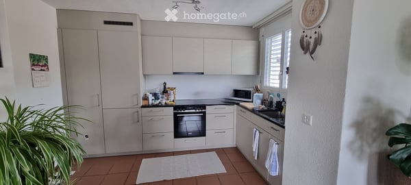 Wunderschöne 2.5 Zimmer Wohnung mit Galerie 2
