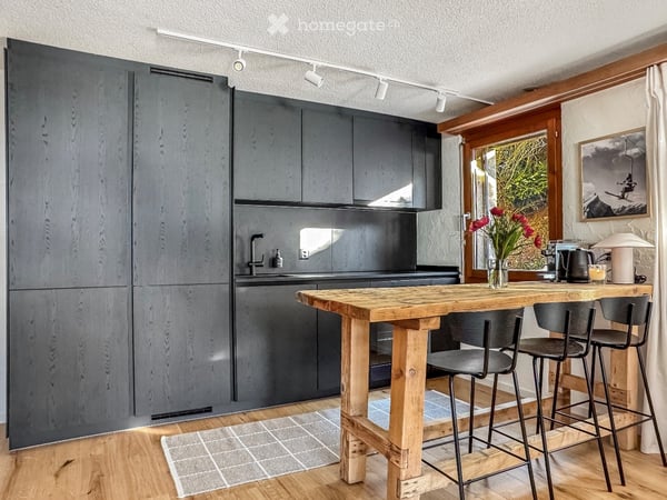 Exklusive möblierte 2.5-Zimmer-Wohnung mit Charme und Bergpanorama 2