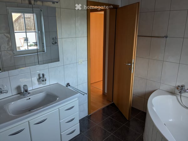 Komfortable und gepflegte 2.5 Zimmer- Wohnung ( optional 4,5 ) 7